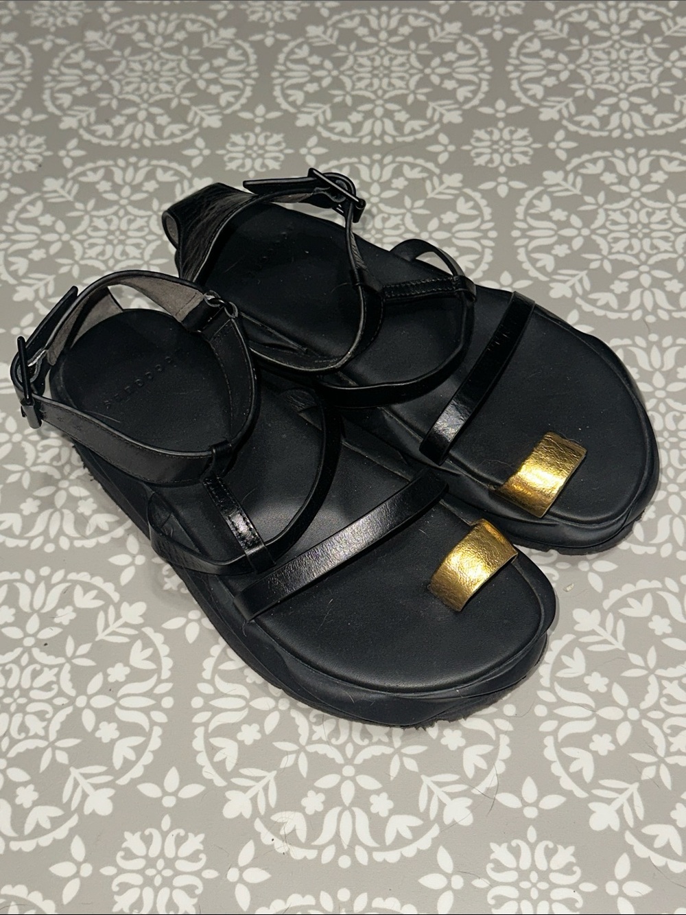 4CCCCEES Black & Gold Mellow Ring Sandal